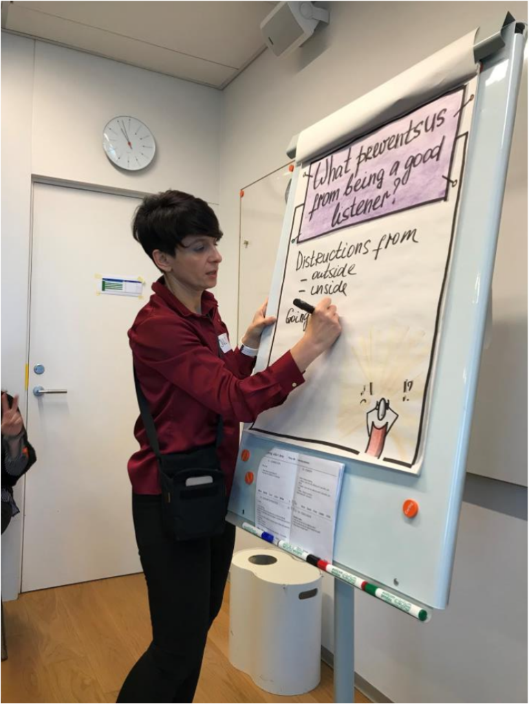 Julia Västrik at Coaching in The Workplace Training, Listening part
